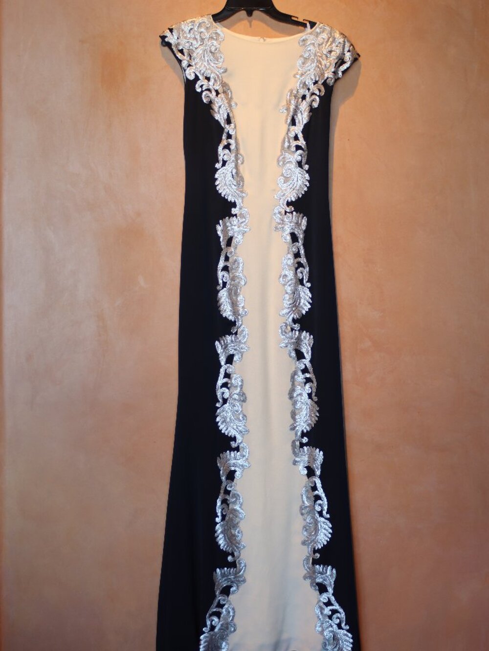 Tadashi Shoji Black Ivory Color Block Sequin Scrollwork Maxi Gown Size Small